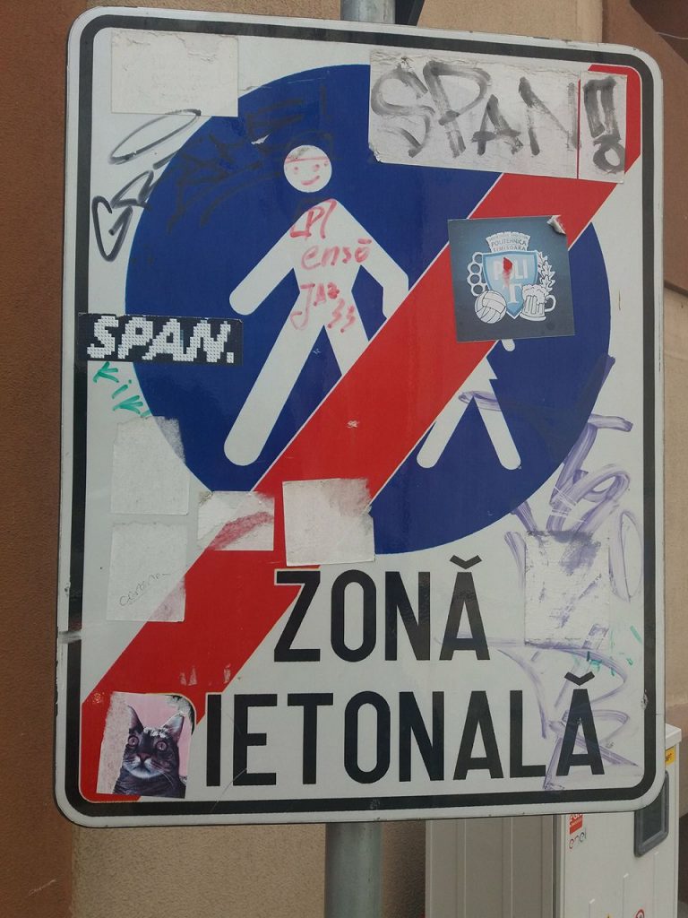 Despre vandalizare și nesimțire: În Timișoara, nici semnele de circulație nu scapă