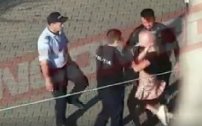 Jandarm, vicecampion la box, lovit şi scuipat de o femeie nervoasă VIDEO