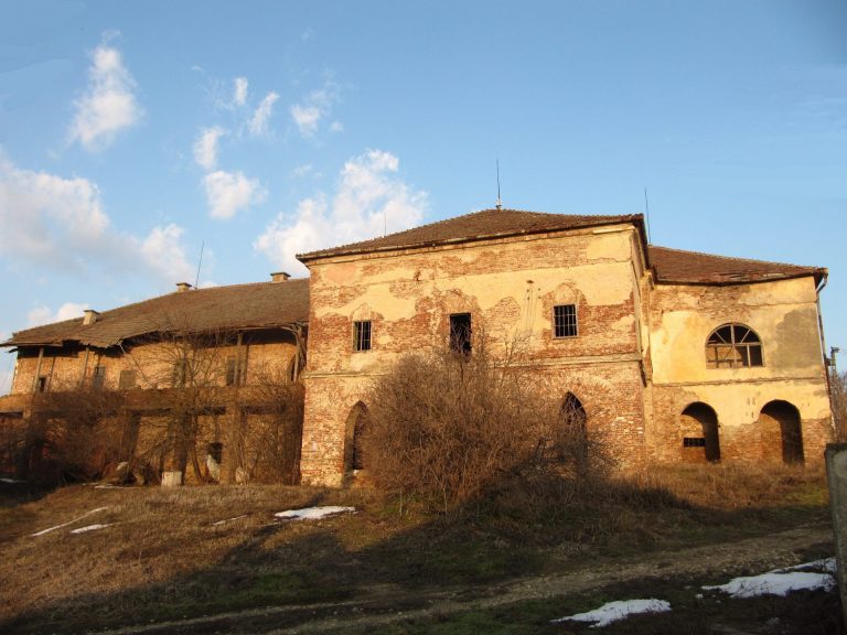 Castelul de la Merțișoara, conac de vânătoare sau sediu de cooperativă agricolă