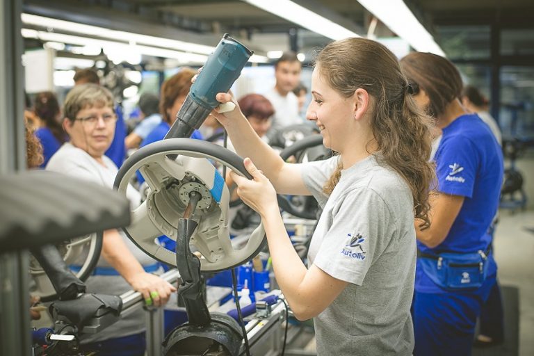 Un gigant din industria automobilelor face angajări. Corporația are o întreprindere și în Timișoara