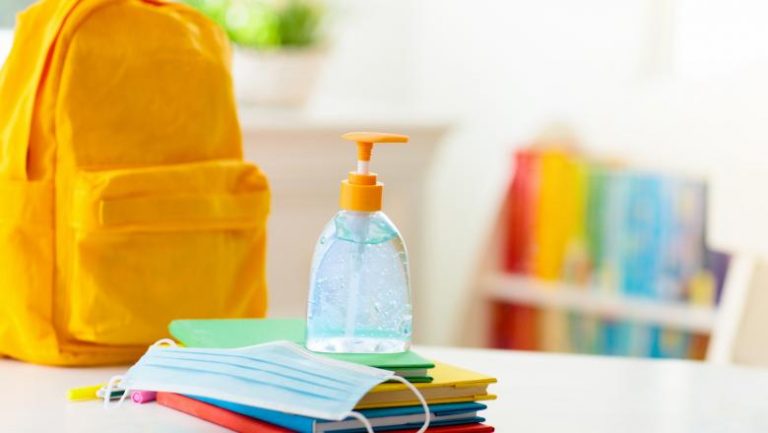 Medicii de familie vor ca programul „Cornul și laptele” să devină „Masca și dezinfectantul” în noul an școlar