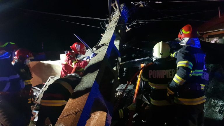Tragedie după miezul nopții: doi tineri morți, după un accident cumplit în vestul țării FOTO-VIDEO