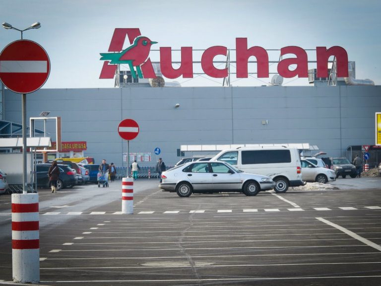 Practici neloiale practicate de Auchan și Carrefour România. Cele două supermarket-uri ar putea primi amenzi de milioane de euro de la Consiliul Concurenței