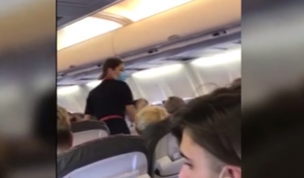Reguli ignorate complet în avionul Timișoara-București VIDEO