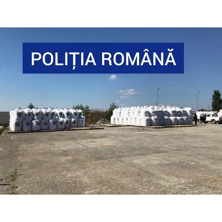 368 de tone de îngrăşăminte chimice cu azotat de amoniu, depozitate ilegal, confiscate de poliţişti, în vestul țării