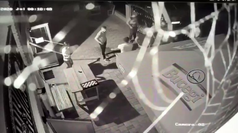 Bărbat ucis pentru că ar fi cerut o țigară. Agresorul l-a lovit cu o rangă