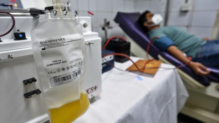Doi din trei români vindecați de COVID-19 care vor să doneze plasmă spun că nu au primit răspuns sau au fost refuzați de centrele de transfuzie