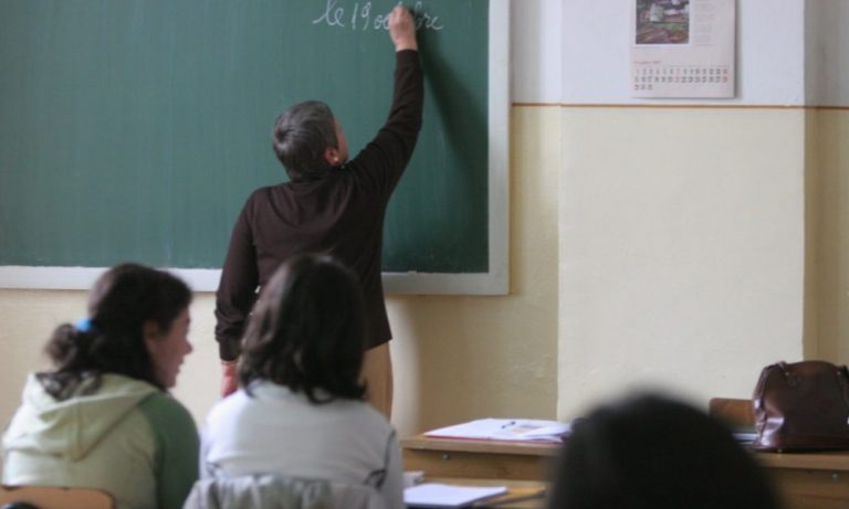 OFICIAL Salariile profesorilor ar fi trebuit să crească cu 16% din toamnă. Majorarea amânată pentru 1 septembrie 2021