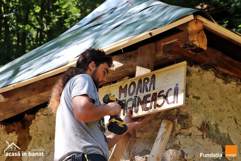 Un nou traseu turistic, amenajat de voluntari: încă 5 mori de apă din Caraș Severin au fost renovate GALERIE FOTO