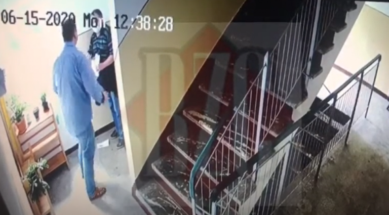 Curier bătut cu bestialitate în scara unui bloc, fără nicio vină. Care a fost motivul VIDEO