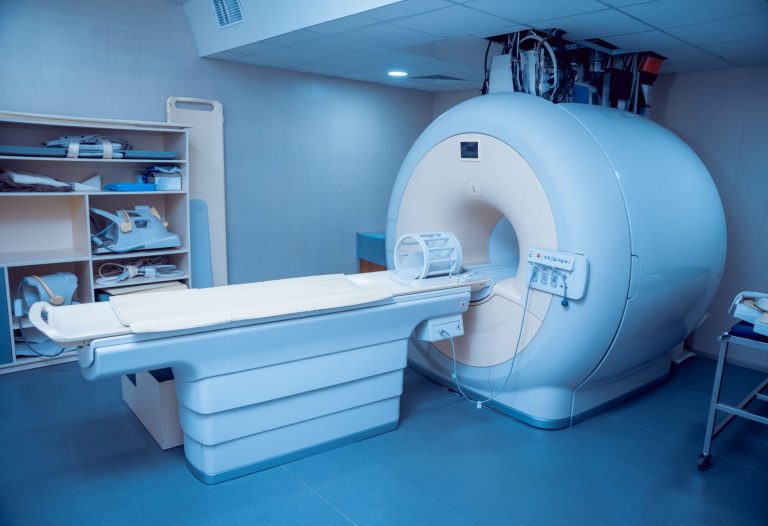Cupola unui tomograf s-a prăbușit în timp ce o pacientă era scanată, la Spitalul Județean din Timișoara VIDEO