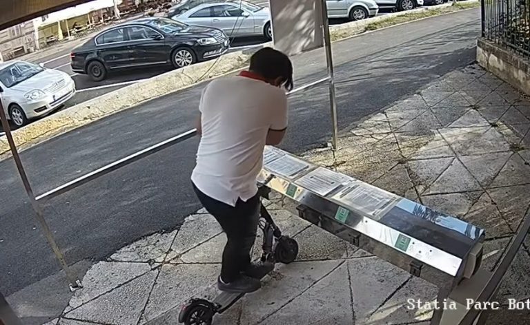 Doi tineri au încercat să fure o trotinetă, la Timișoara VIDEO