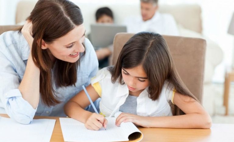 Zile libere și bani pentru părinți, dacă se închid școlile