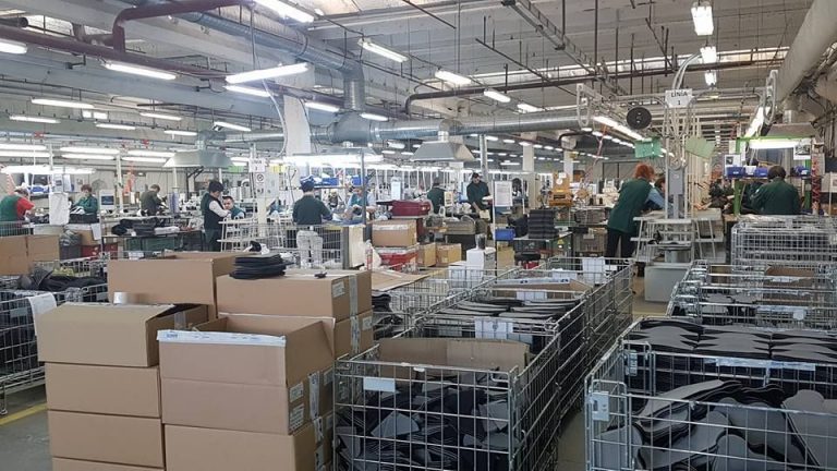 Grupul care deţine brandurile de echipamente sportive Salomon sau Wilson a cumpărat o fabrică în vestul țării