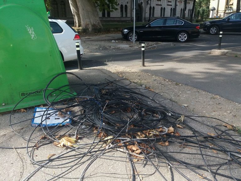 „Ghilotina” trece, cablurile ramân, proverb orășenesc timișorean FOTO