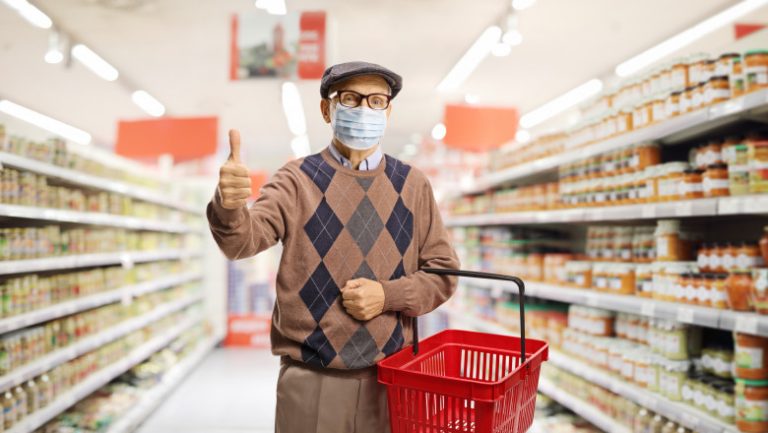 Se reintroduc orele speciale de cumpărături pentru persoanele în vârstă