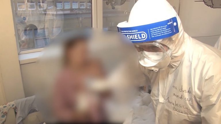 Specialiștii de la Boli Infecțioase au realizat o investigație imagisitcă a plămânilor unui bebeluș infectat cu coronavirus VIDEO