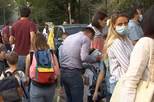 Masca, obligatorie și la 100 de metri de școală