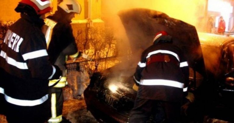 Un bărbat a incendiat o maşină în vestul țării folosind… ulei de gătit