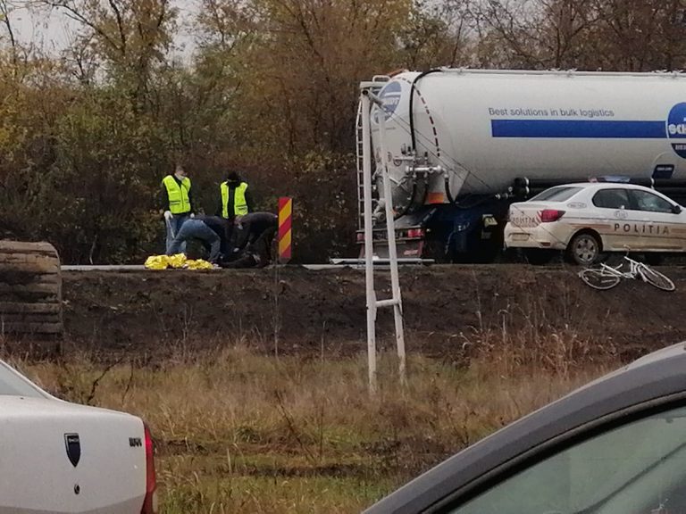 Biciclist mort, după un accident pe drumul spre autostradă FOTO-VIDEO