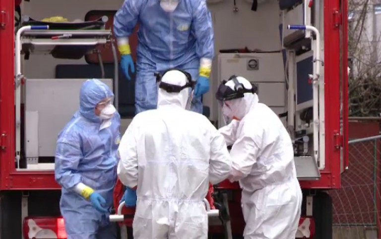 O femeie din vestul țării a murit din cauza virusului, deși, oficial, se vindecase de COVID.