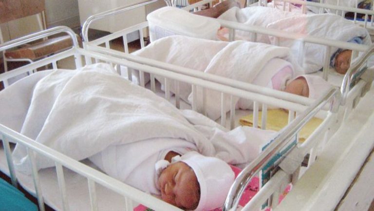 Doi bebeluși cu coronavirus, transferați la Maternitatea Bega din Timișoara. Ultimele informații despre starea lor