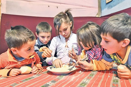 Realitate dură: în România, unul din zece copii se duce la culcare flămând