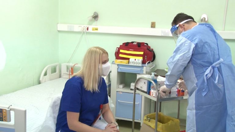 Zeci de reacții adverse după vaccinare