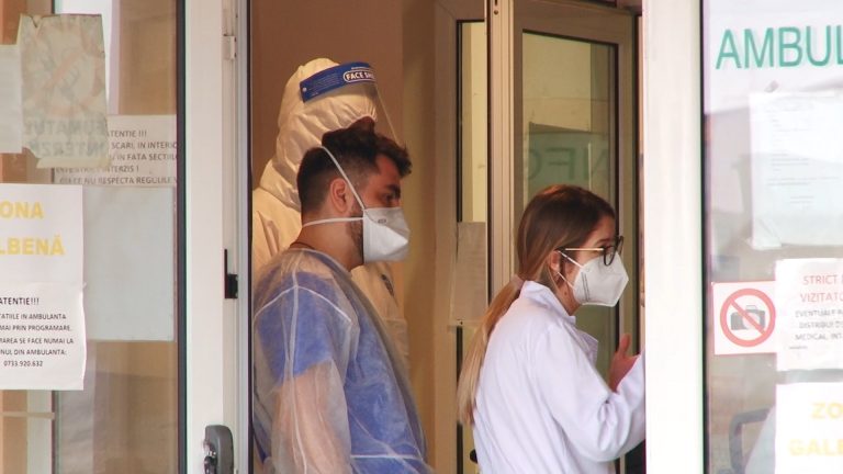 Peste jumătate dintre angajații Spitalului de Boli Infecțioase Timișoara sunt epuizați profesional