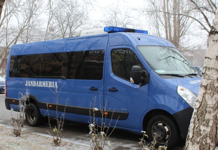 Fals privind identitatea