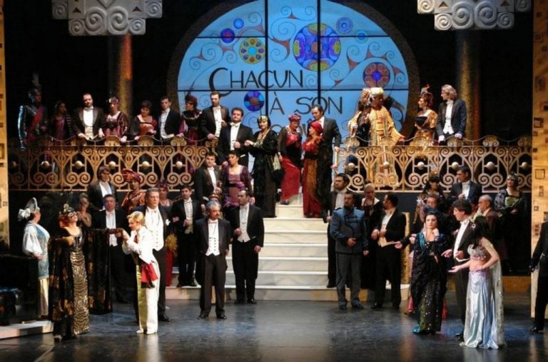 Opera Naţională Română Timişoara păstrează tradiţia prezentării spectacolului „Liliacul” de Revelion, de această dată online