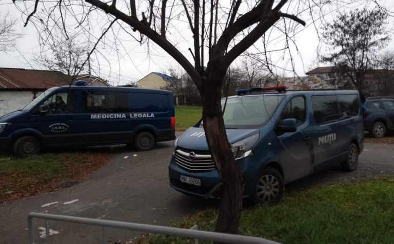 Un nou deces la urne: Un bătrân a murit cu ştampila în mână, într-o cabină de vot