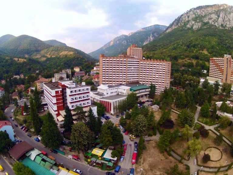 Hotelul Traian din Băile Herculane, din nou la vânzare