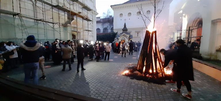 Ajunul Crăciunului sârbesc,  Badnjak-ul a fost aprins la Timișoara VIDEO