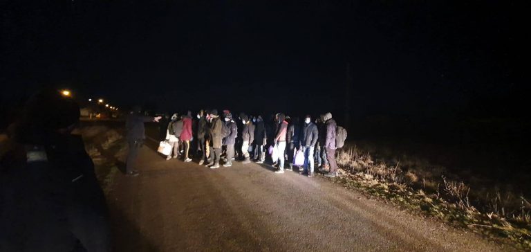 Migranți din Timiș, prinși într-o gară din Arad