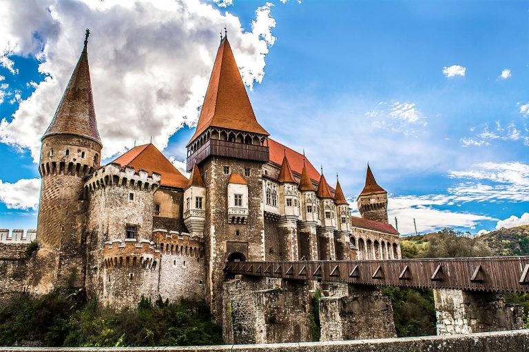 Un celebru castel din vestul țării poate deveni ,,marcă a patrimoniului european”