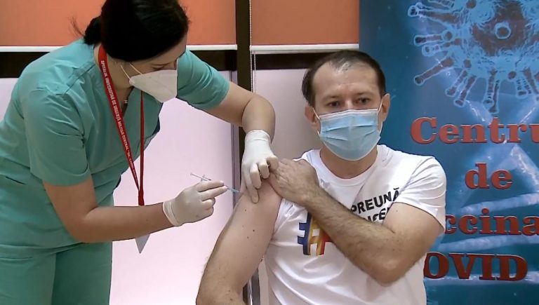 Florin Cîţu, s-a vaccinat anti-Covid la Spitalul Militar Carol Davila: „Peste 10 milioane de români, vaccinaţi până în septembrie”
