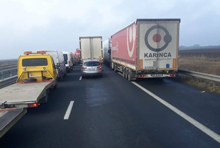 Traficul pe A1, spre vama cu Ungaria rămâne infernal