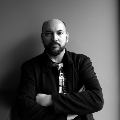 „Cred că m-aș plictisi îngrozitor să știu că nu mai am nimic de învățat”. Interviu cu pictorul Laurențiu Midvichi