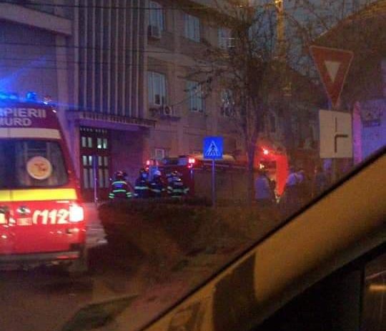 Explozie în Timișoara! O persoană, blocată sub dărâmături