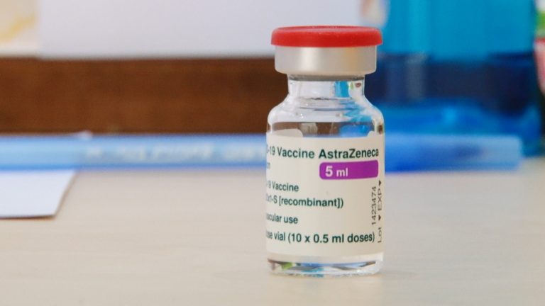 Un bărbat a murit la o zi după ce a fost vaccinat cu ser AstraZeneca din lotul suspendat în Italia şi România