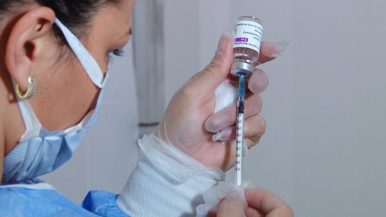 Autoritățile deschid centre de vaccinare în toate orașele din Timiș