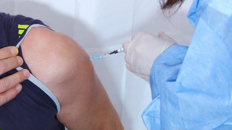 Protecția oferită de vaccinul Pfizer poate fi anulată, avertizează cercetătorii israelieni
