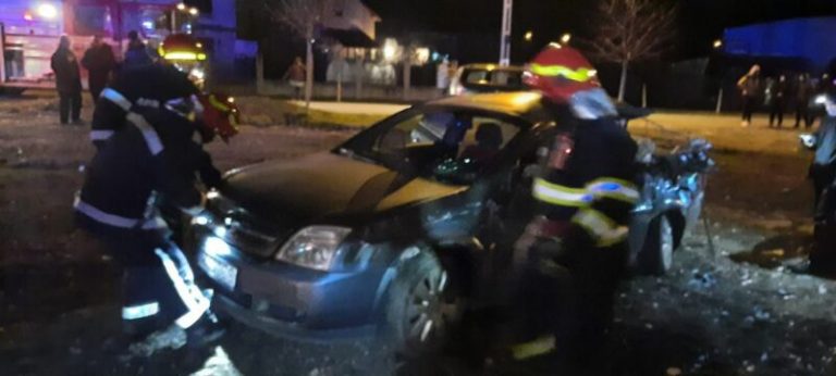 Accident feroviar în Timiș: Un autoturism în care se aflau 3 persoane, între care și un copil, lovit de tren