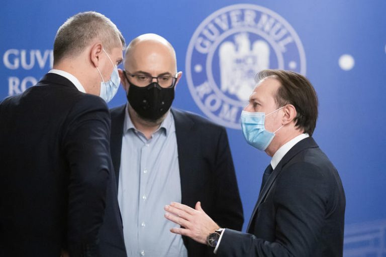 Tensiuni în Coaliție. Liberalii cer capul lui Vlad Voiculescu, USR PLUS amenință cu demiterea Guvernului