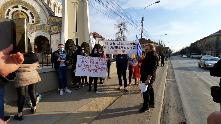 Timișorenii, în stradă: Un nou protest împotriva restricțiilor. Jandarmii au ajuns la fața locului FOTO-VIDEO