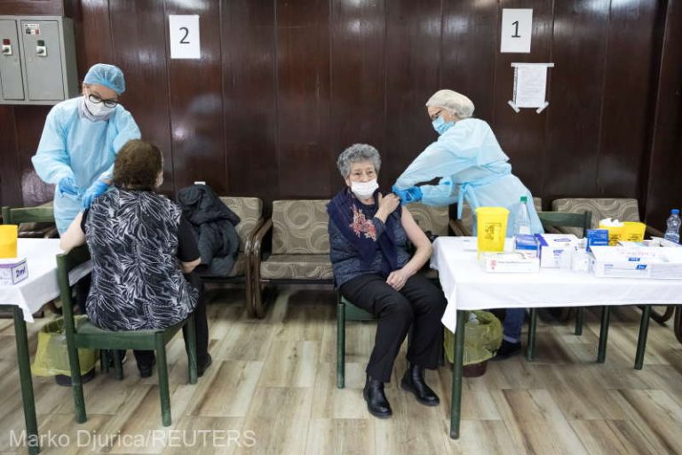 Serbia vaccinează mii de cetățeni din țările vecine