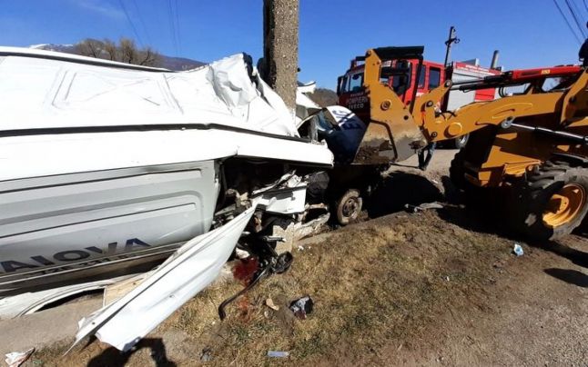 Accident grav pe o șosea din vestul țării: un tânăr a murit, un altul e în stare critică la spital