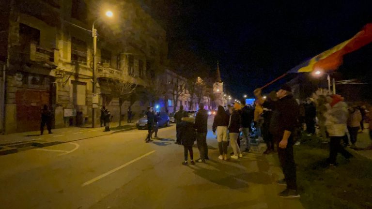 Proteste cu repetiție (și) la Timișoara, până aproape de miezul nopții VIDEO