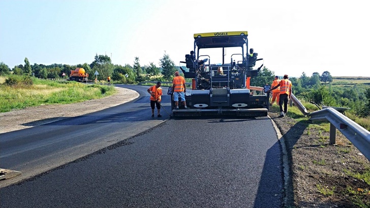 Atenție, șoferi! Începe asfaltarea DN 68A, în zona Margina-Holdea. Cât vor dura lucrările
